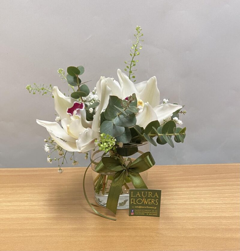 Flower arrangement with orchids - Image 3